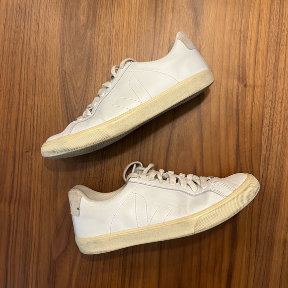 Veja Esplar Leather Sneakers - Picture 4 of 11